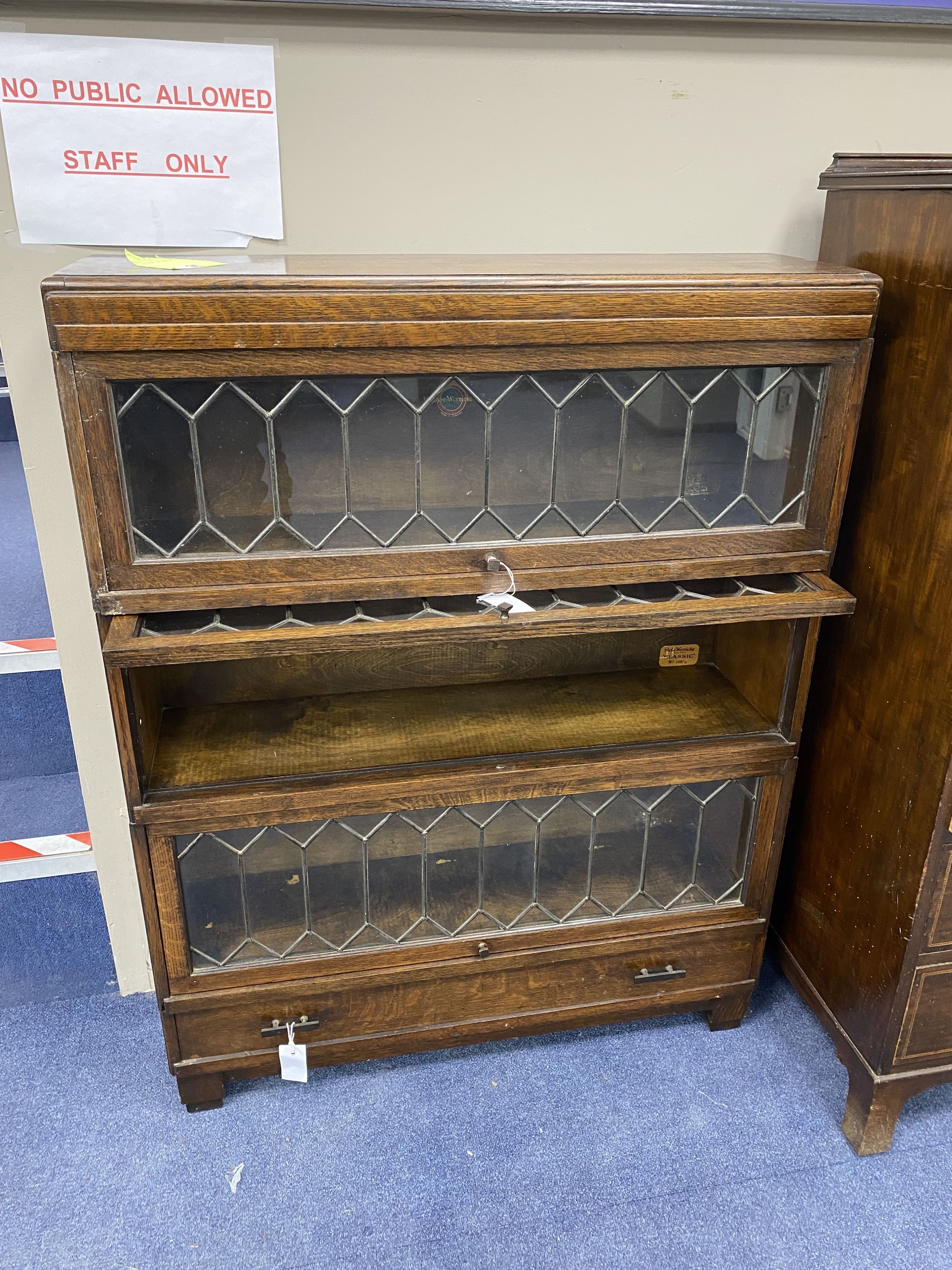 A Globe Wernicke oak three section leaded bookcase, length 85cm, depth 24cm, height 110cm